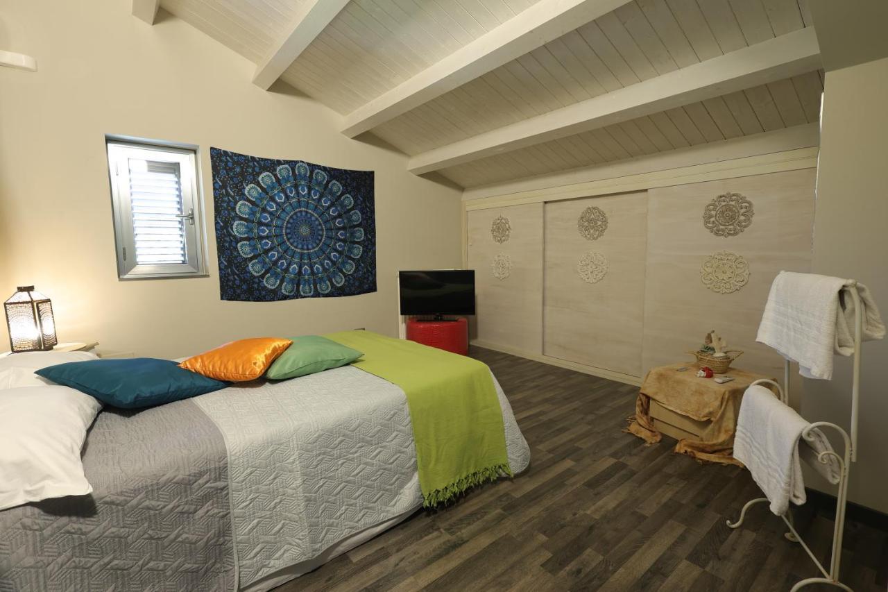 Le Stanze Dei Colori Hotell Aci Bonaccorsi Exteriör bild